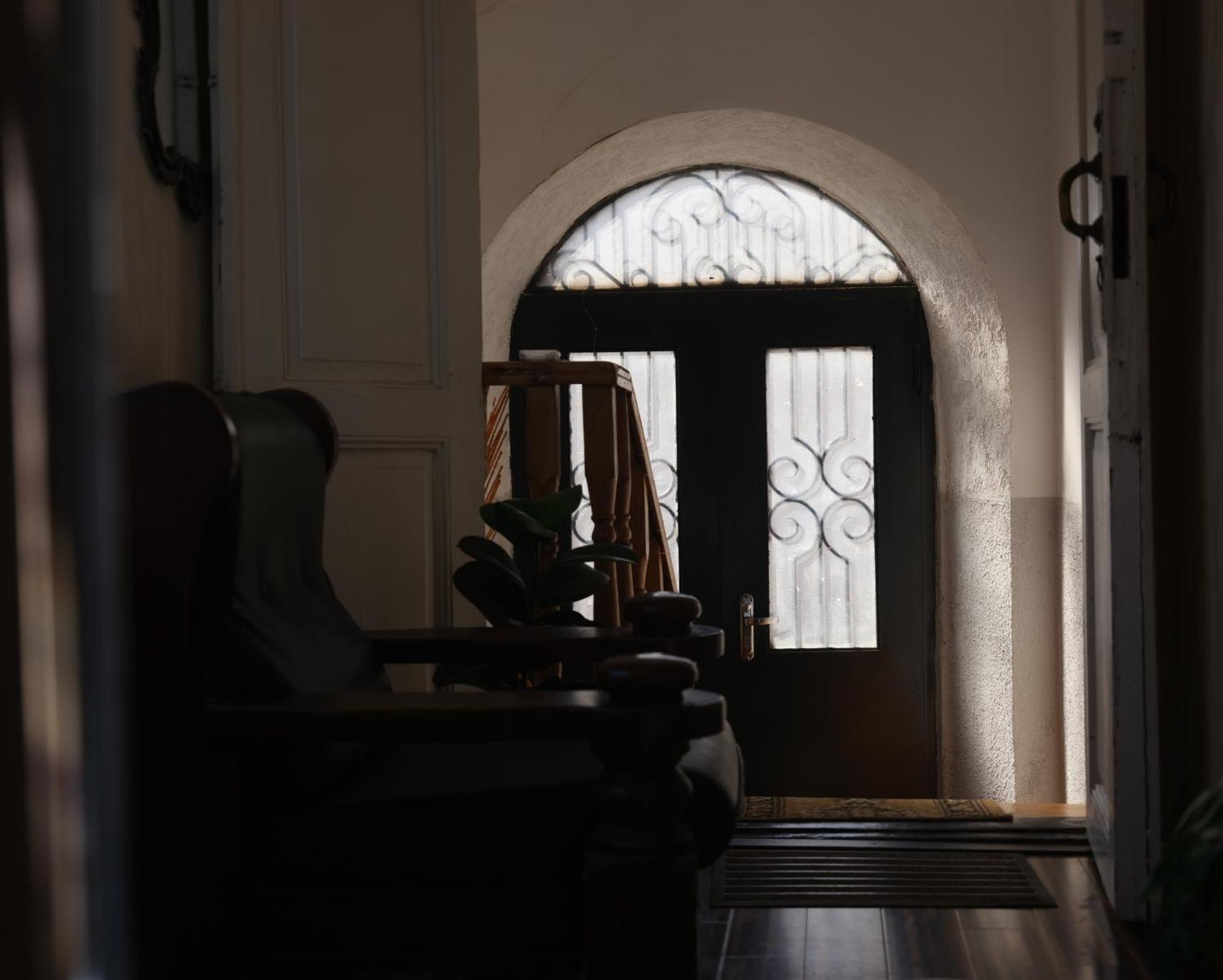 Hotel 1870 Кутаиси Экстерьер фото