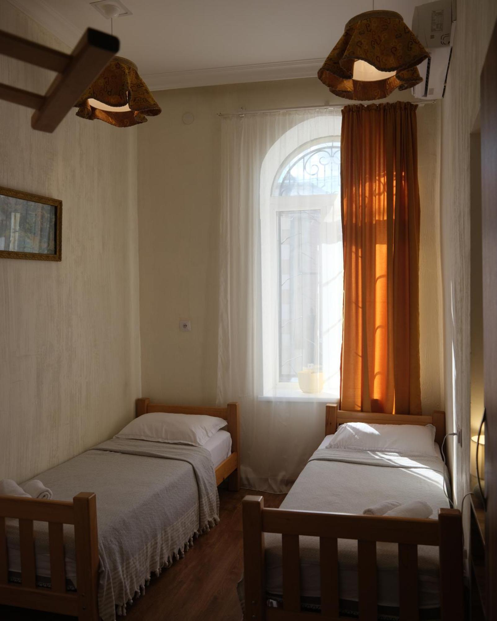 Hotel 1870 Кутаиси Экстерьер фото